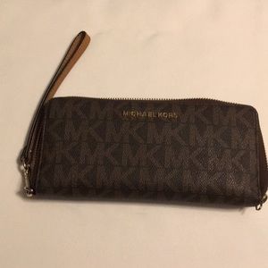 Michael Kors wristlet wristlet wallet